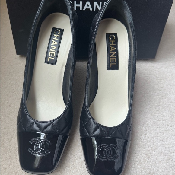 Chanel tufted pumps. - Picture 1 of 7